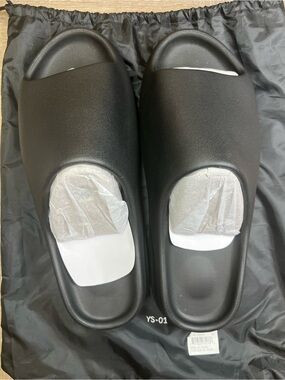 YZY YS-01 Slide SZ 16 Men’s Comfort Sandals Brand New Black YEEZY Fast Shipping